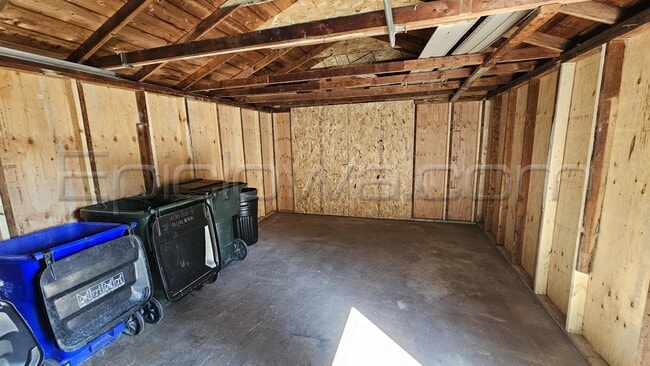 Building Photo - 130 Outlook Dr SW