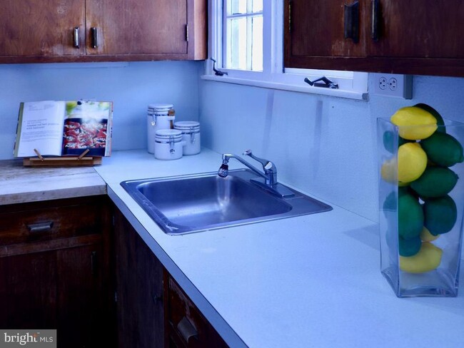 Building Photo - 2598 River Rd