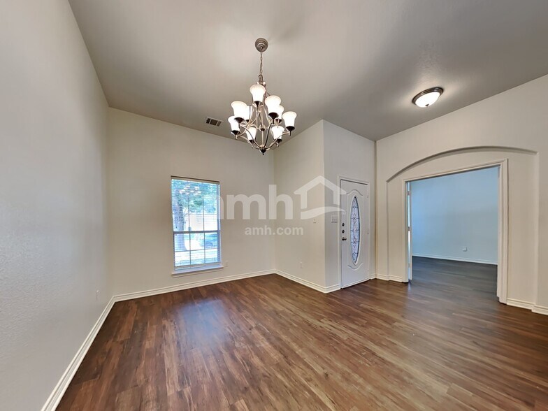 Building Photo - 1506 Melanie Trl