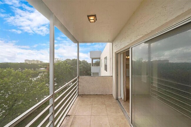 Building Photo - 7500 NW 30th Pl
