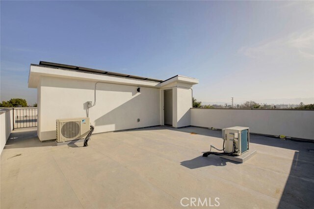 Building Photo - 5648 Cartwright Ave