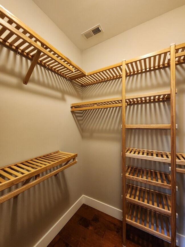 Building Photo - Arden Rental!