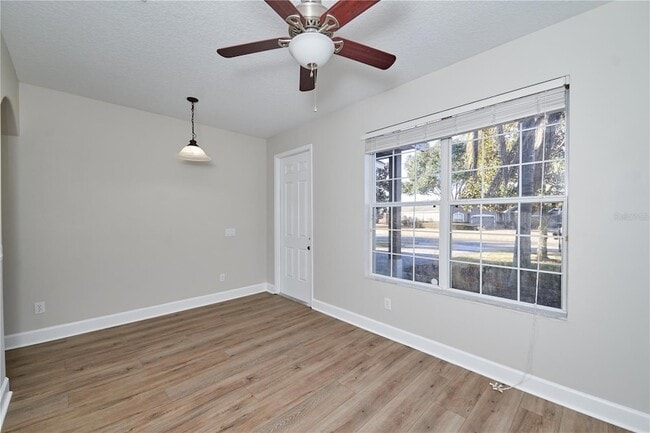 Building Photo - 23903 Sardinia Dr