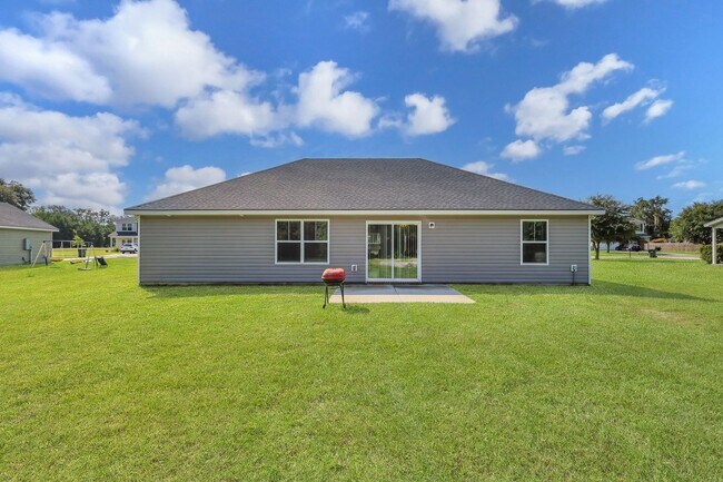 Building Photo - AVAILABLE NOW! (Pet Friendly)