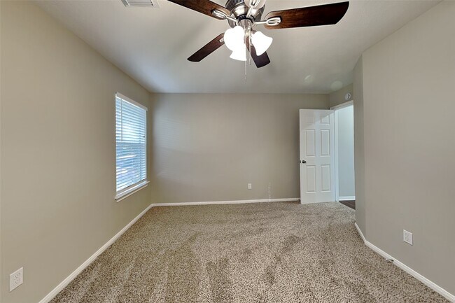 Building Photo - 6310 New Oak Ct