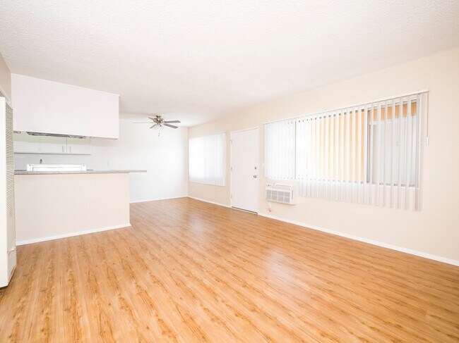 Interior Photo - 1166 S. Crenshaw Blvd