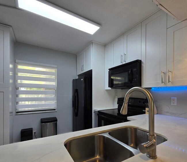 Building Photo - 10501 W Broward Blvd