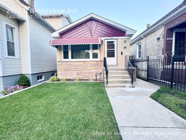Primary Photo - 2953 N Washtenaw Ave
