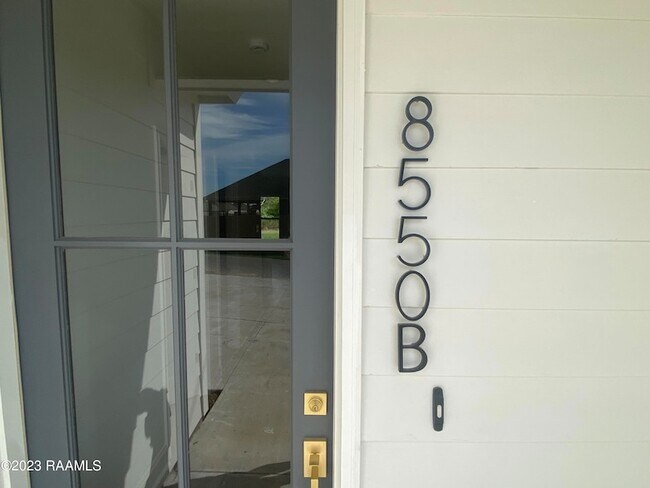 Building Photo - 8550 Cat Rd