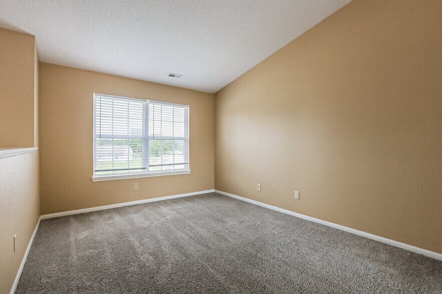 Building Photo - 2021 Twin Leaf Ct