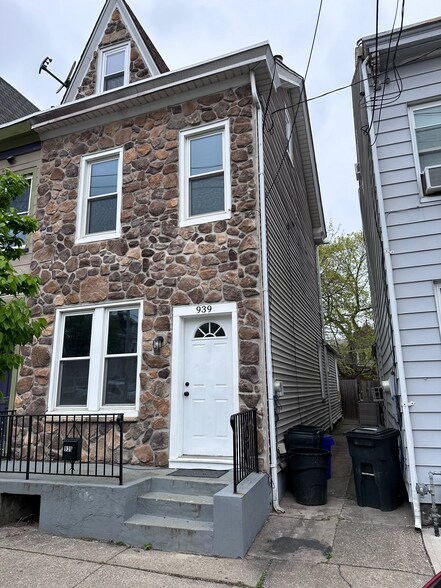 Primary Photo - 939 Lehigh St