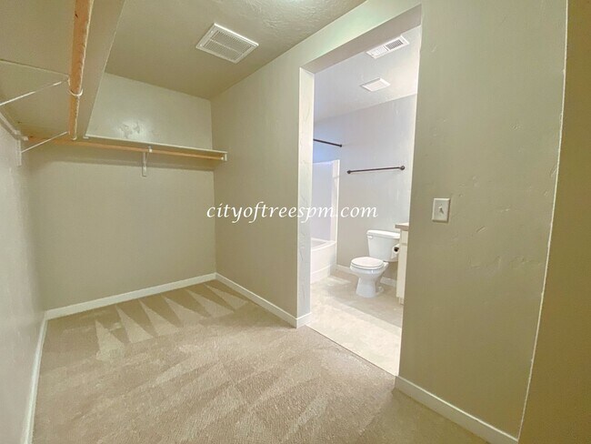 Building Photo - Beautiful Home in Quiet Neighborhood