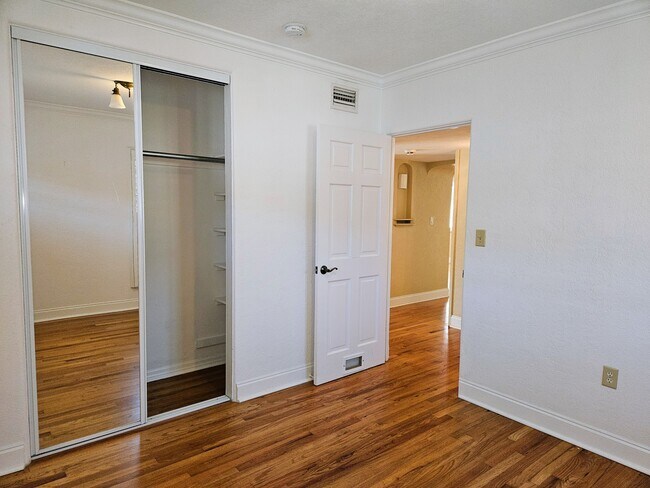 Building Photo - 124 Giralda Blvd NE