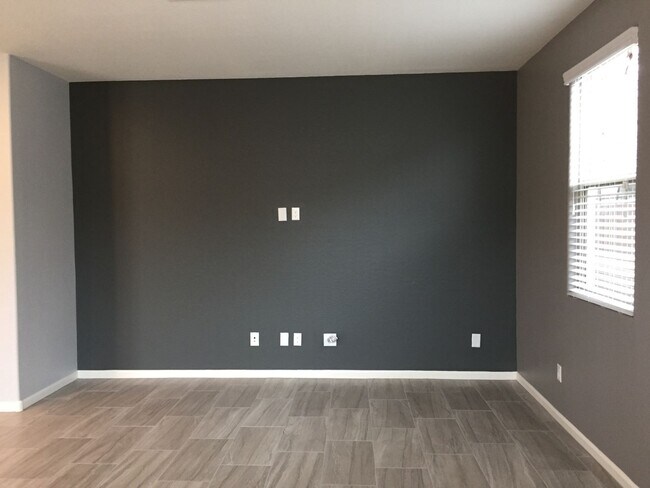 Building Photo - Spacious 5BR House in Phoenix