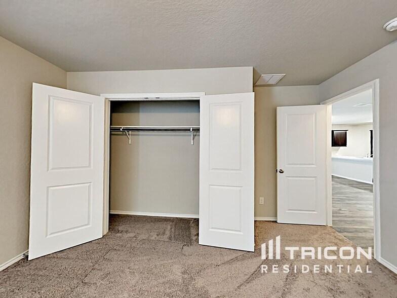 Building Photo - 9725 Marbach Brk