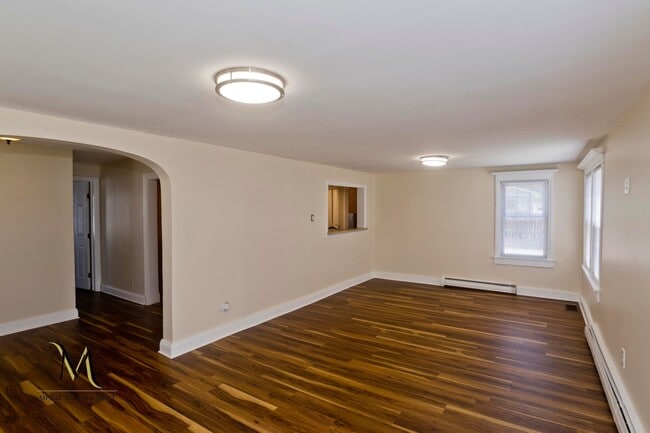 Building Photo - Single-Level Living! 3 Bed Ranch with Mode...