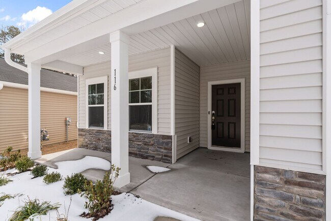 Building Photo - 4 Bedroom/3 Bath Sanford