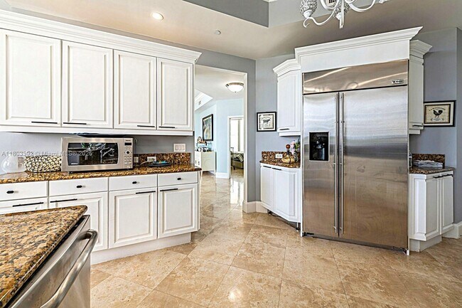 Building Photo - 4600 N Ocean Dr