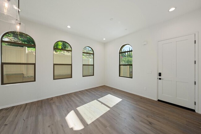 Building Photo - 822 Francesca Dr