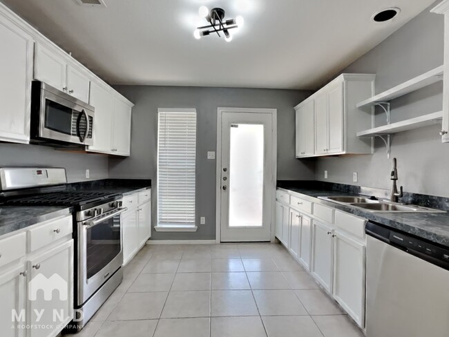 Building Photo - 1816 Sherwood Forest Cir
