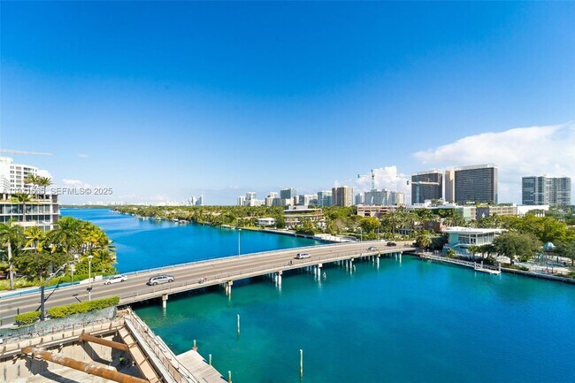 Building Photo - 9521 E Bay Harbor Dr