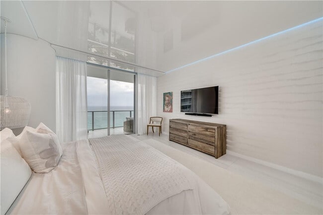 Building Photo - 2200 N Ocean Blvd