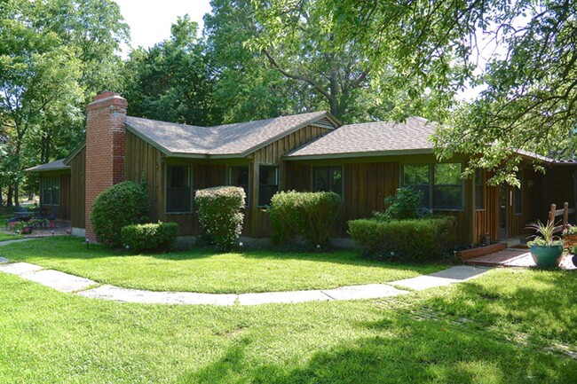 Building Photo - Beautiful Natural Home