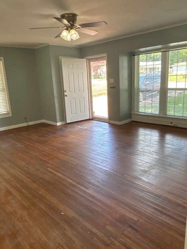 Building Photo - Cute 2/2/1 in the heart of Pollard Park area!