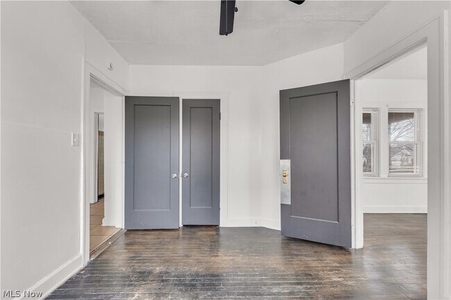 Building Photo - 2225 Oak Park Ave