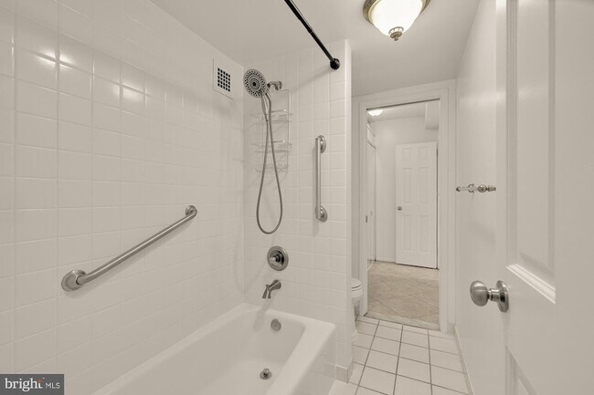 Building Photo - 4515 Willard Ave