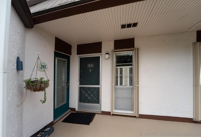 Building Photo - 203 W Greenway Dr