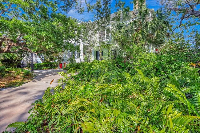 Building Photo - 6220 Bayshore Blvd