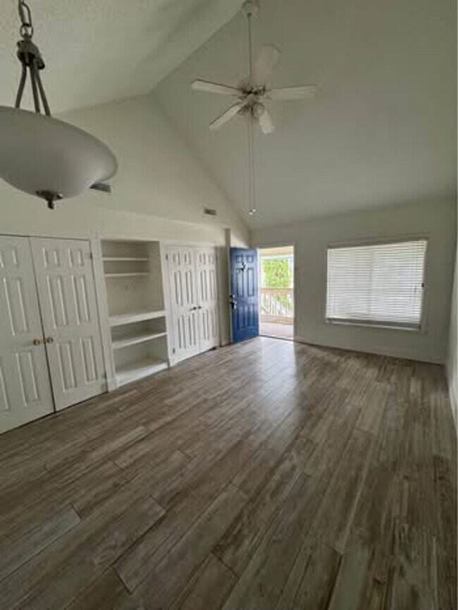 Building Photo - Large One Bedroom Across from the Beach in...