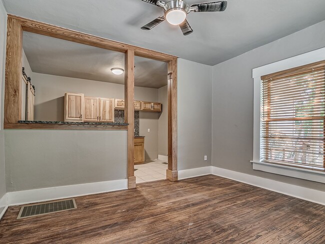 Building Photo - Charming Updated Mesta Park Duplex - New S...