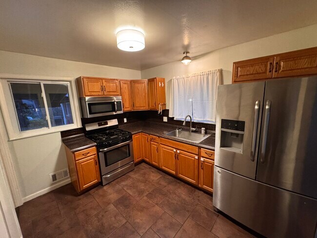Building Photo - 10859 Murray Dr
