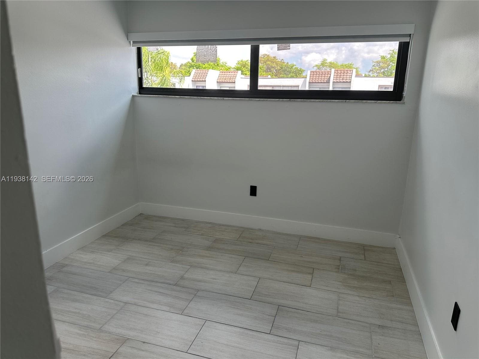 Building Photo - 6526 Kendale Lakes Dr