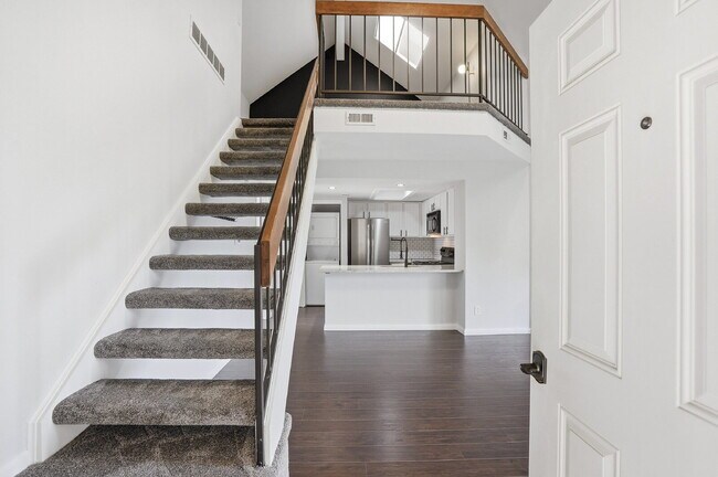 Building Photo - $1,945.95- 1 Bed, 1 Bath Updated Lofted Condo in Boulder with Central AC and In-Unit Laundry!