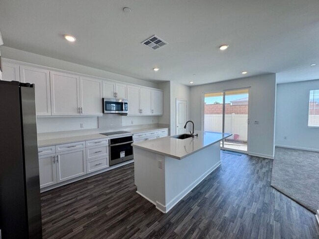 Building Photo - Brand new 4 bedroom Winchester home with a...