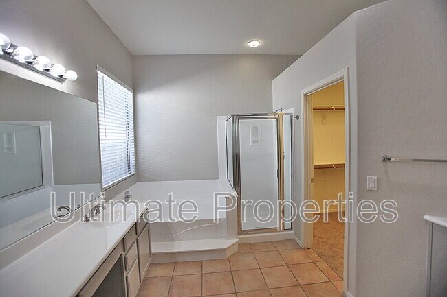 Building Photo - 8010 W Yukon Dr