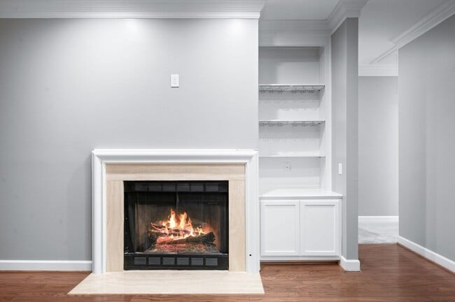 Building Photo - Charming 2BR/2BA condo in Green Hills!