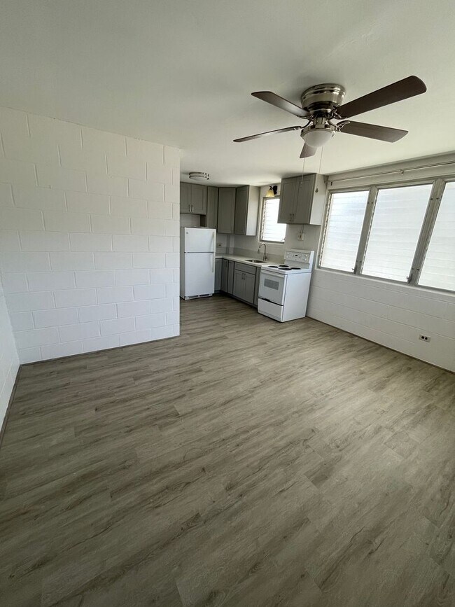 Building Photo - EL_086