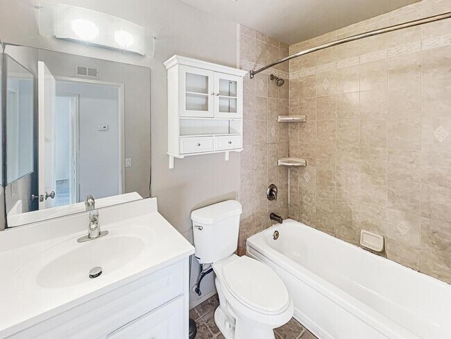 Building Photo - 3312 Caminito Eastbluff