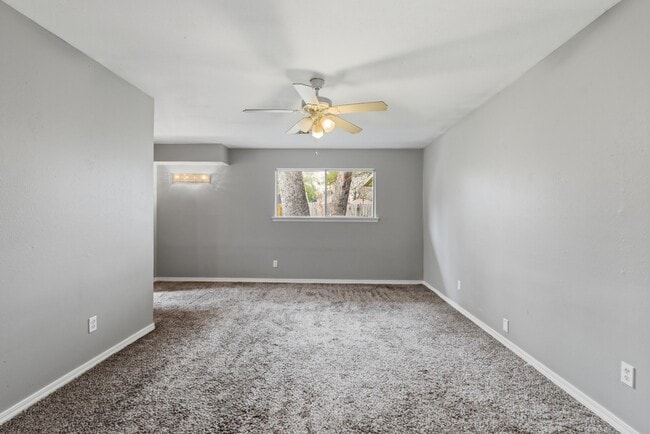 Building Photo - 7215 Ridge Oak Dr