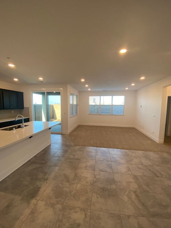 Building Photo - Single Story Home in Whitney Ranch with Ow...