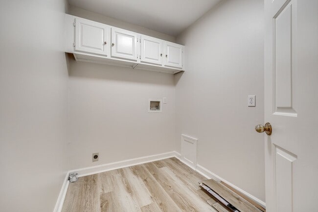 Building Photo - Charming 2 bed 2 bath condo with great water views in gated community in Charlotte on Lake Wylie!