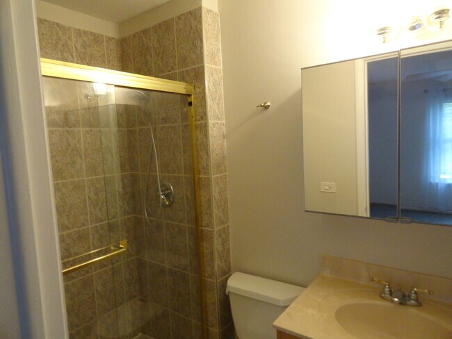 Building Photo - 686 Scanlon Dr