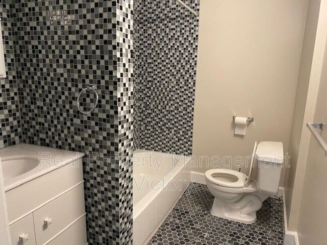 Building Photo - 101 Crest Dr