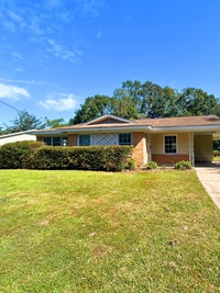 Building Photo - 2688 Cheshire Dr S