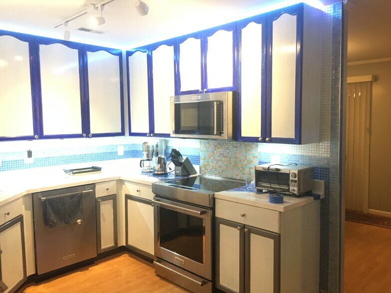 Kitchen - 2501 Coach House Way