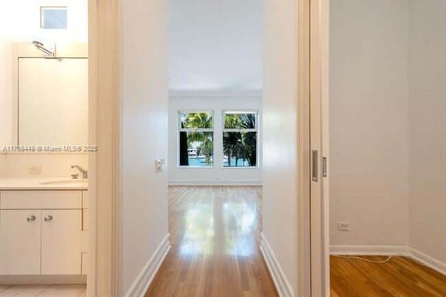 Building Photo - 621 N Mashta Dr